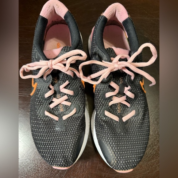 Nike Renew Run Running Shoes black and pink sz:7.5 - Picture 2 of 9